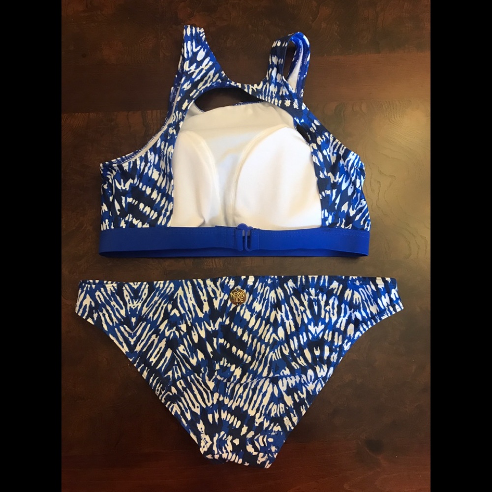 Adorable bikini! - Picture 4 of 5